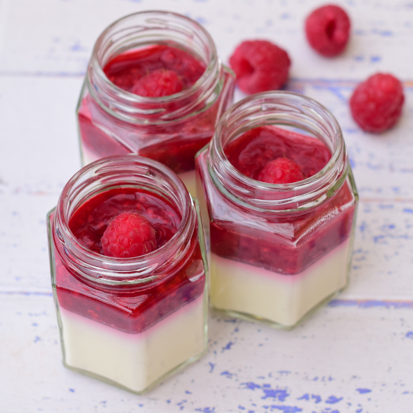 Panna Cotta vanille & coulis hibiscus framboise grenade